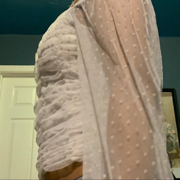 Pretty white blouse - Picture 3 of 4